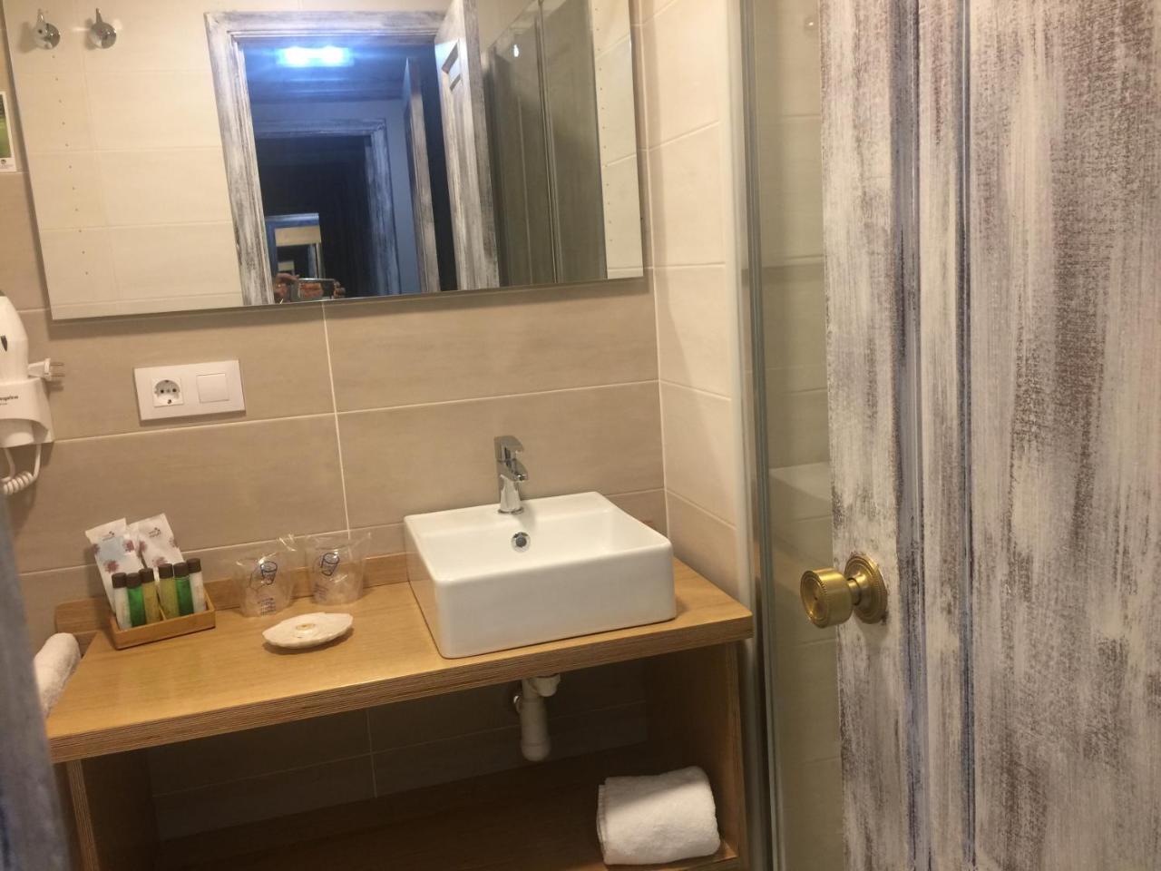 Hotel Celanova Esterno foto